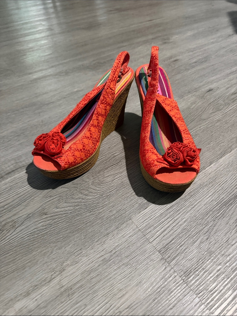 Rock & Candy by Zigi Orange Lace Slingback Wedge Sandals Floral Accent Sz 9 EUC